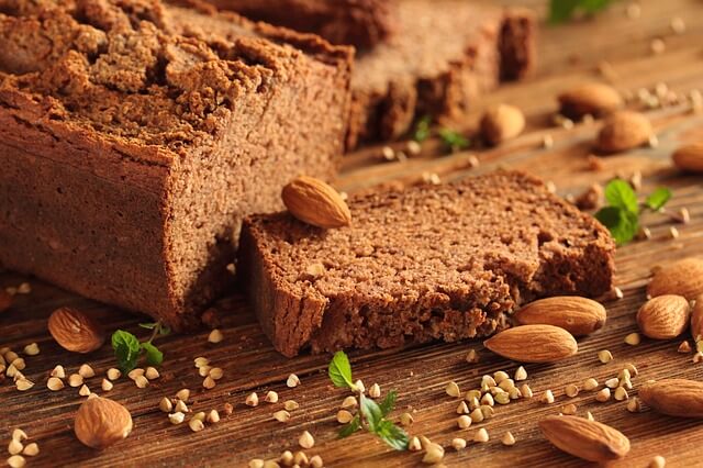 Gluten-free bread with almond