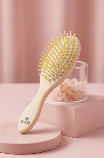 Pourquoi opter pour une brosse de cheveux naturelle brosse démêlante